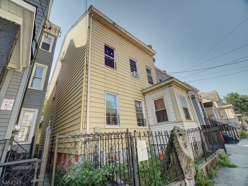 1st image of 39 Hillman St