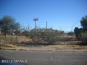 4th image of 2401 S Park Ave
