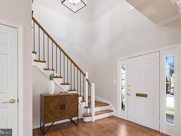 2nd image of 1252 Dartmouth Ct