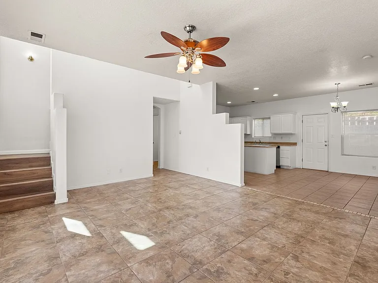 2406 Broadway Blvd NE — Photo 4