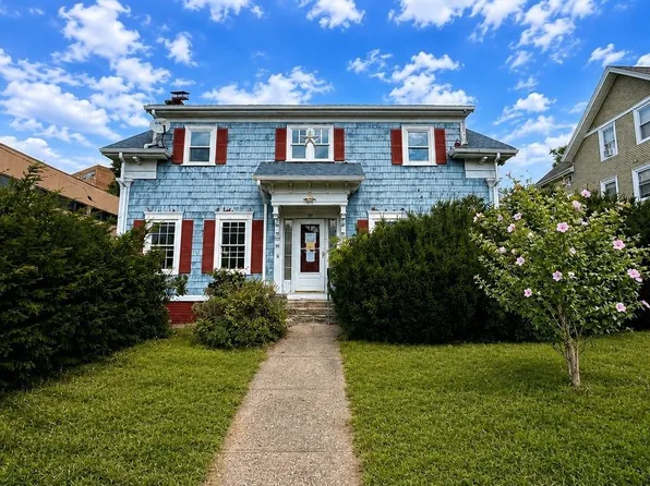 39 Illinois St, Central Falls, RI 02863