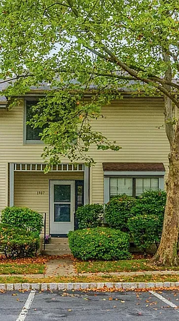 3 bed, 2.5 bath, 1216 sqft, $2,890 — Photo 3