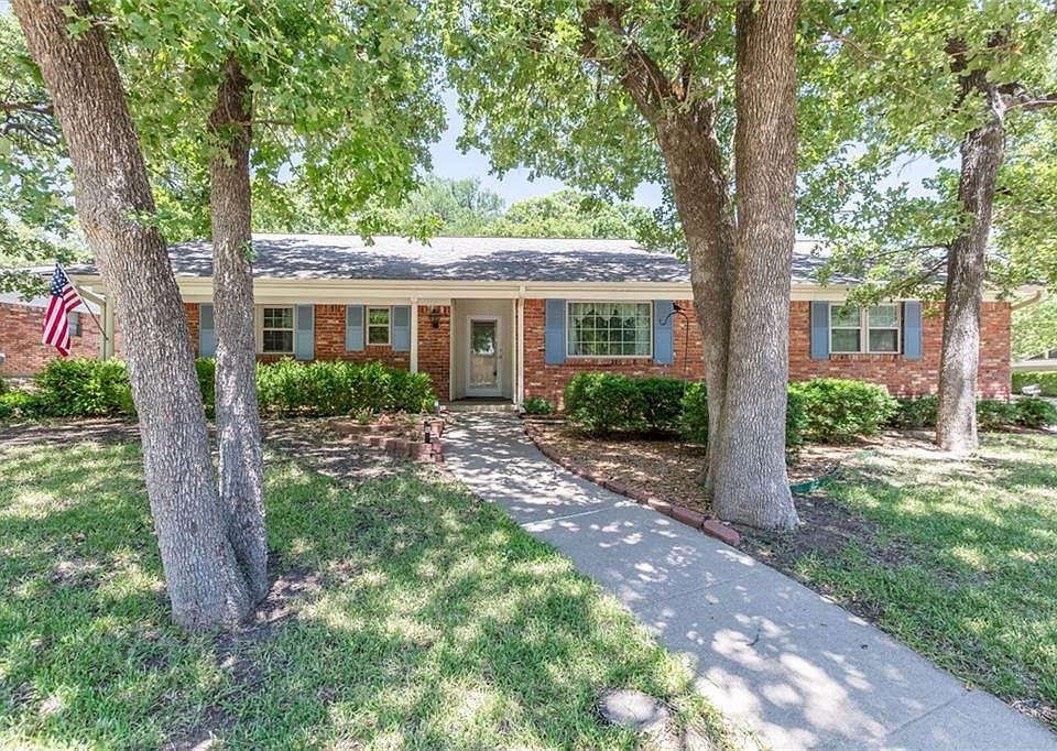 1st image of 741 Kentwood Cir