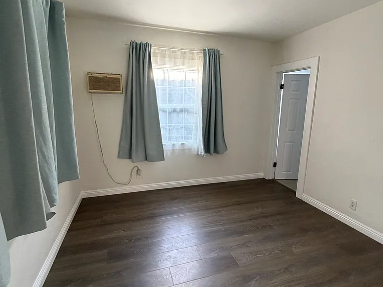 2033 Yosemite Dr — Photo 4
