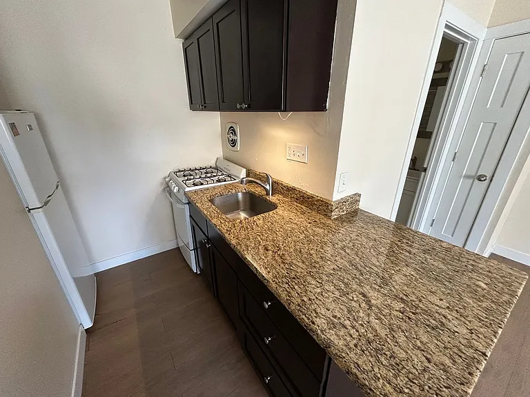1535 N Van Buren St — Photo 5