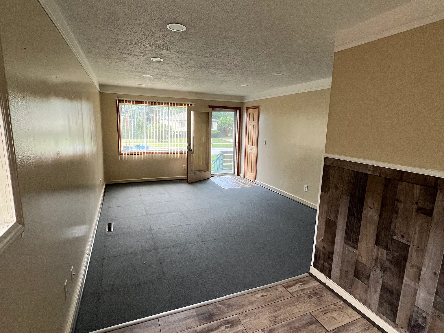 3 bed, 1000 sqft, $1,600 — Photo 3