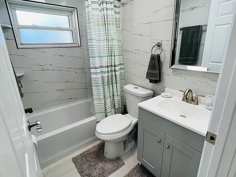 Englewood Dr NE — Photo 27