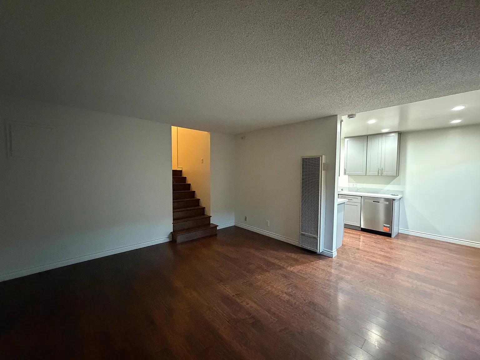 2 bed, 1.5 bath, $4,000 — Photo 2