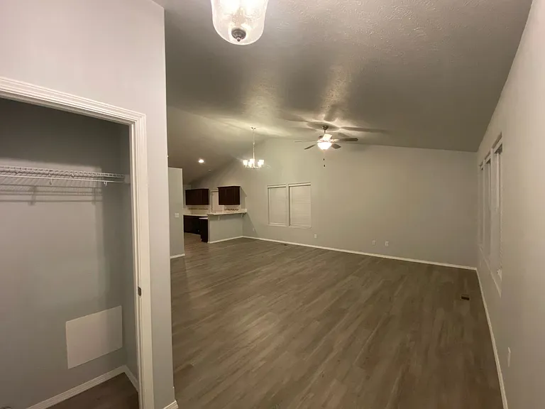 817 S Apple Pl — Photo 5