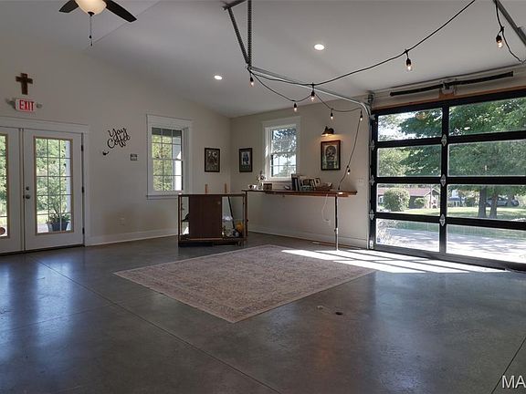 4th image of 419 Olive St