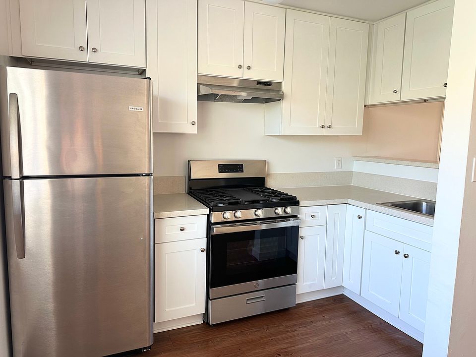 1st image of 963 Edgecliffe Dr #33