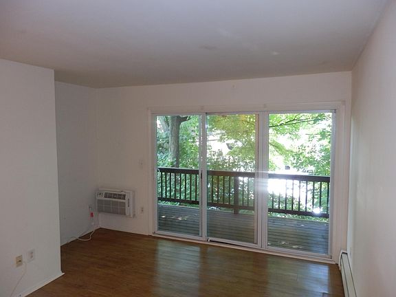 5th image of 6 Putnam Ave APT A6