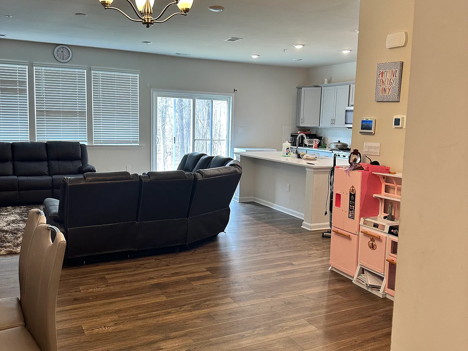 4 bed, 2.5 bath, 2336 sqft, $2,850 — Photo 4