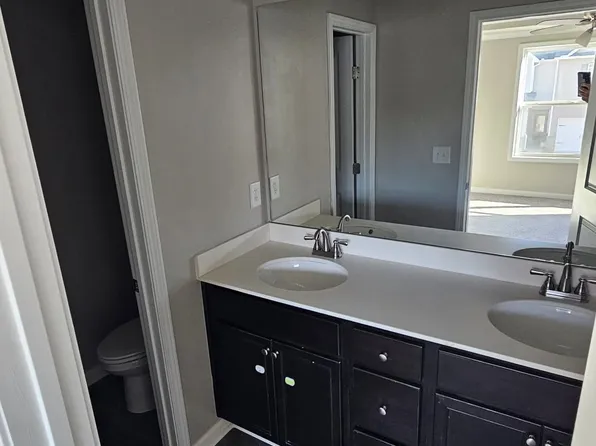 (undisclosed Address), Oakwood, GA 30566