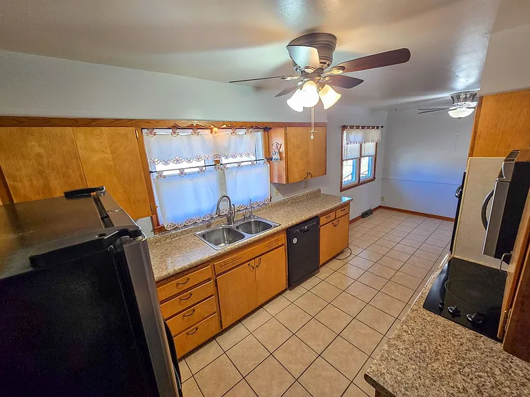 1605 Grand Ave — Photo 11