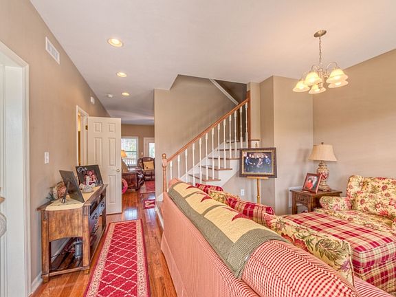 4th image of 83 Gardenside Blvd