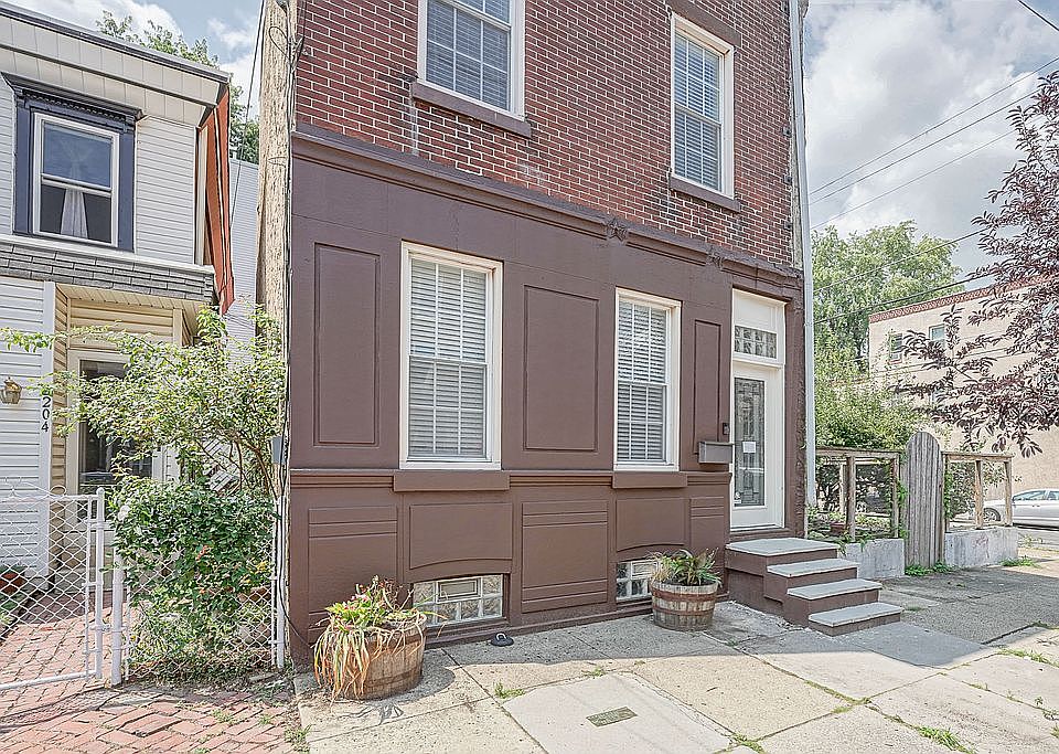 1st image of 2200-02 E Cumberland St