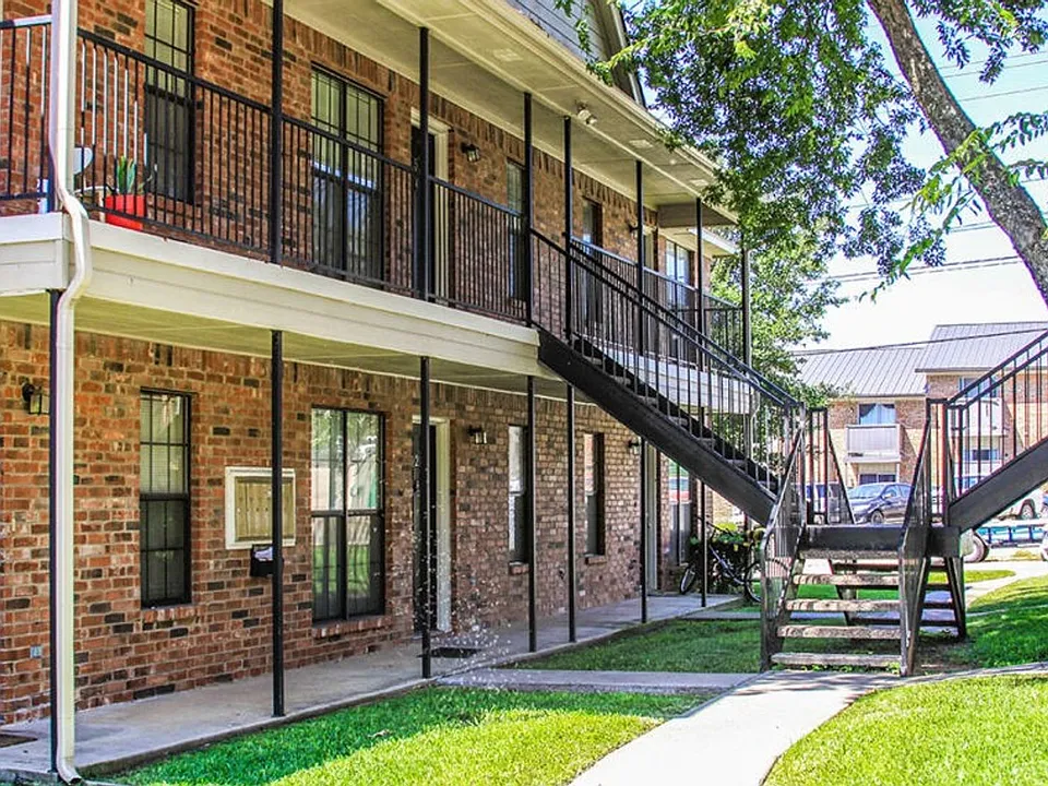 807 Bernard St
