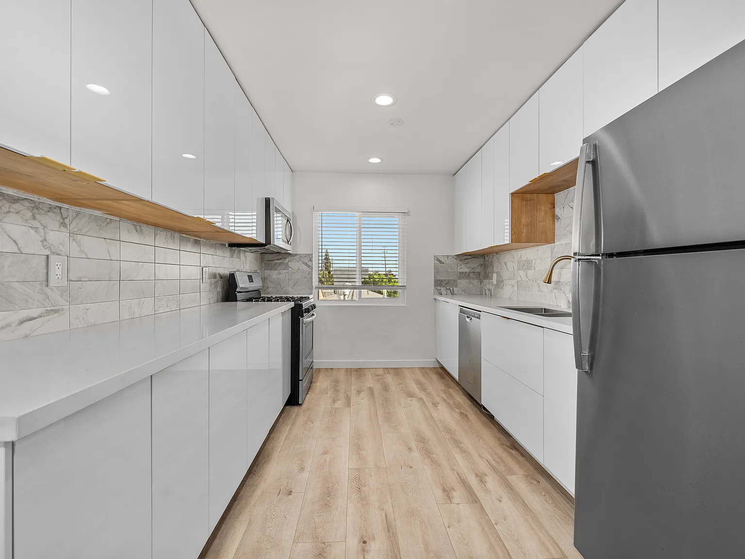 2 bed, 750 sqft, $2,595 — Photo 2