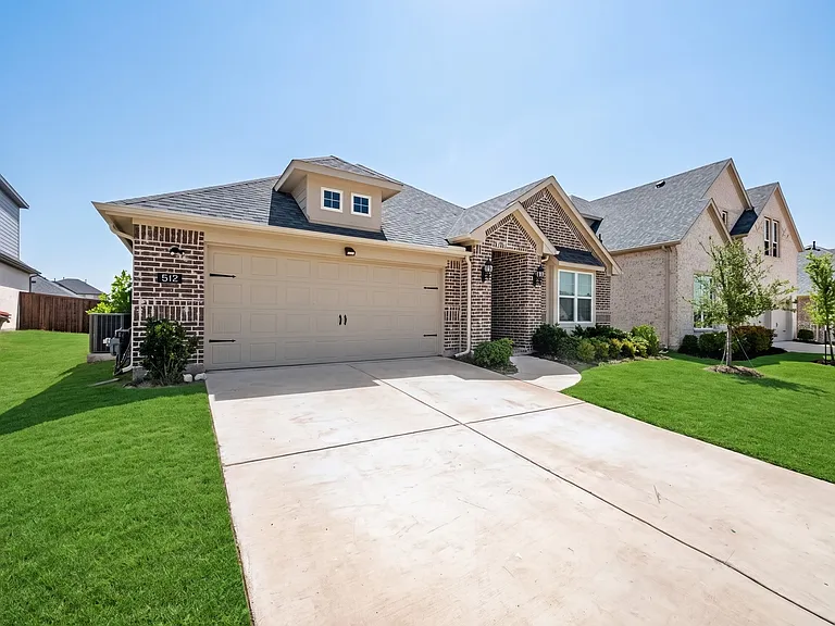 512 Portina Dr — Photo 2