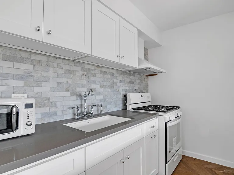542 Glenrock Ave — Photo 43
