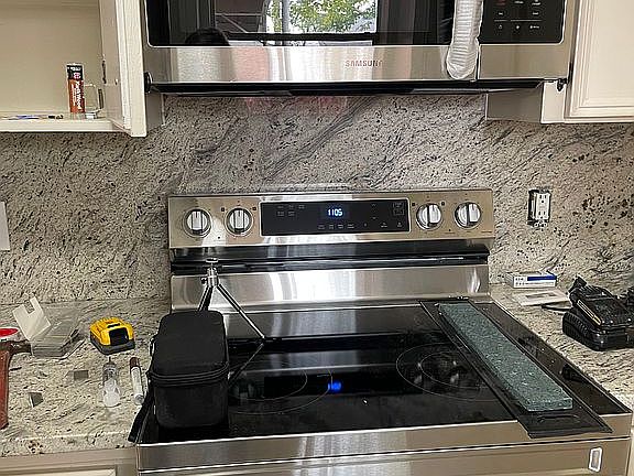 5th image of 621 Heritage Hill Dr
