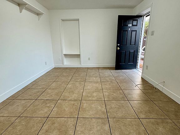 2nd image of 909 E Mission Rd #B
