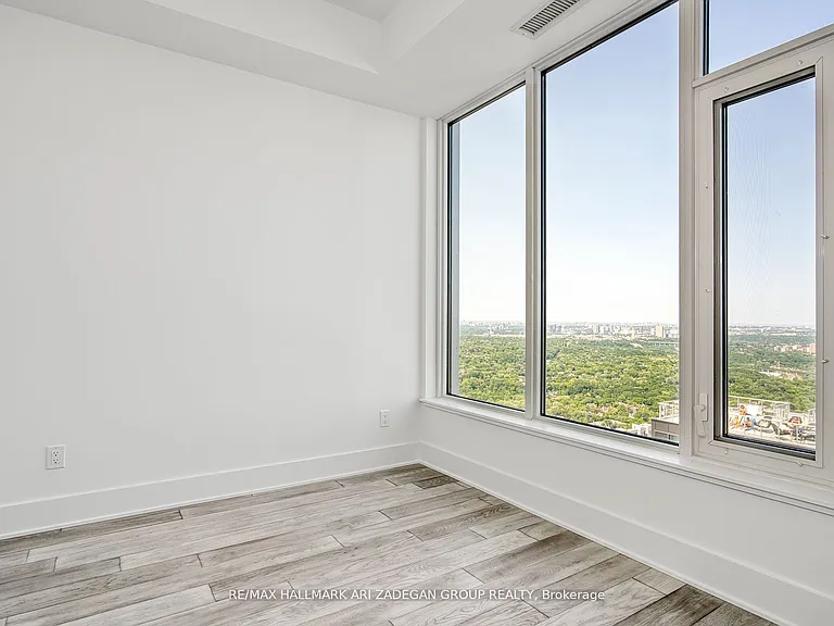 11 Yorkville Ave #5806 — Photo 14