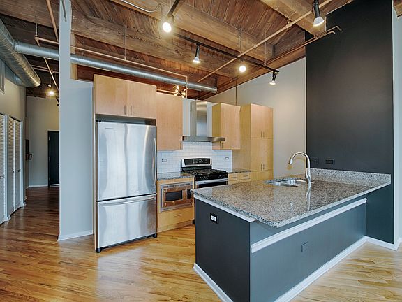 5th image of 1040 W Adams St Unit 444