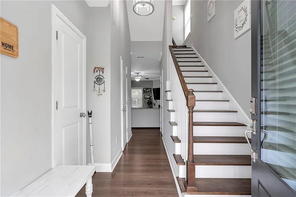 4 bed, 3.5 bath, 2340 sqft, $3,100 — Photo 4