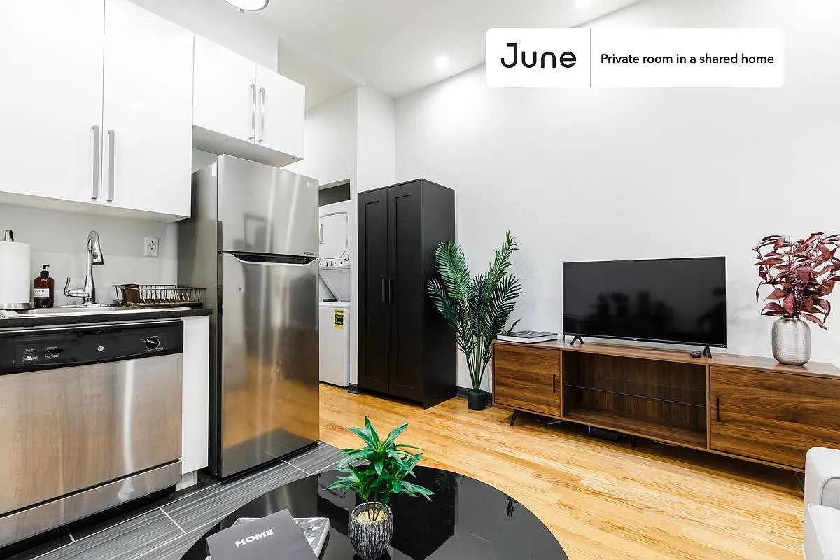 Twin bedroom in 3 bed/1 bath home in Upper East Side #274 B — Photo 4