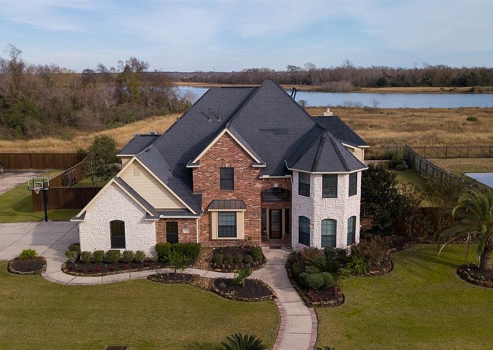 1st image of 2228 Lakeway Dr