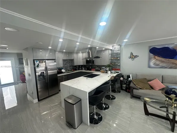 3666 NE 167th St #30, North Miami Beach, FL 33160