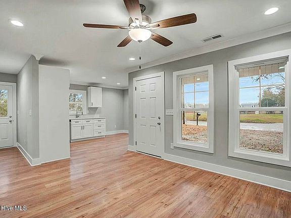 5th image of 719 Wilma Street
