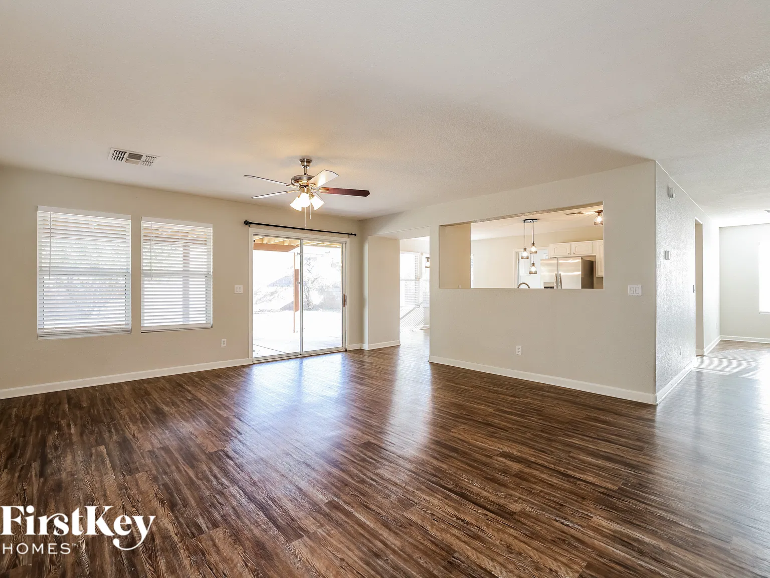5 bed, 2.0 bath, 2838 sqft, $2,875 — Photo 4