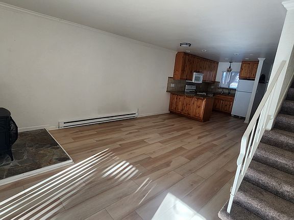 2nd image of 817 Oriole Way