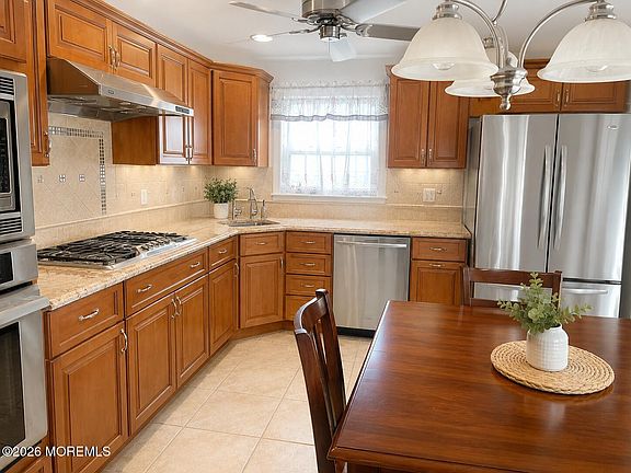 3rd image of 50 Collins Avenue