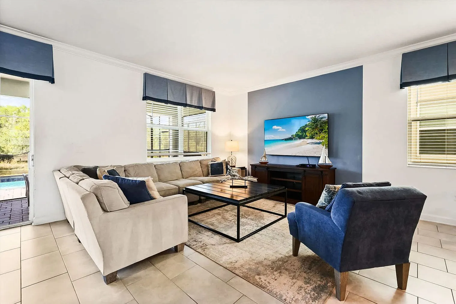 8 bed, 5.0 bath, 4294 sqft, $8,505 — Photo 2