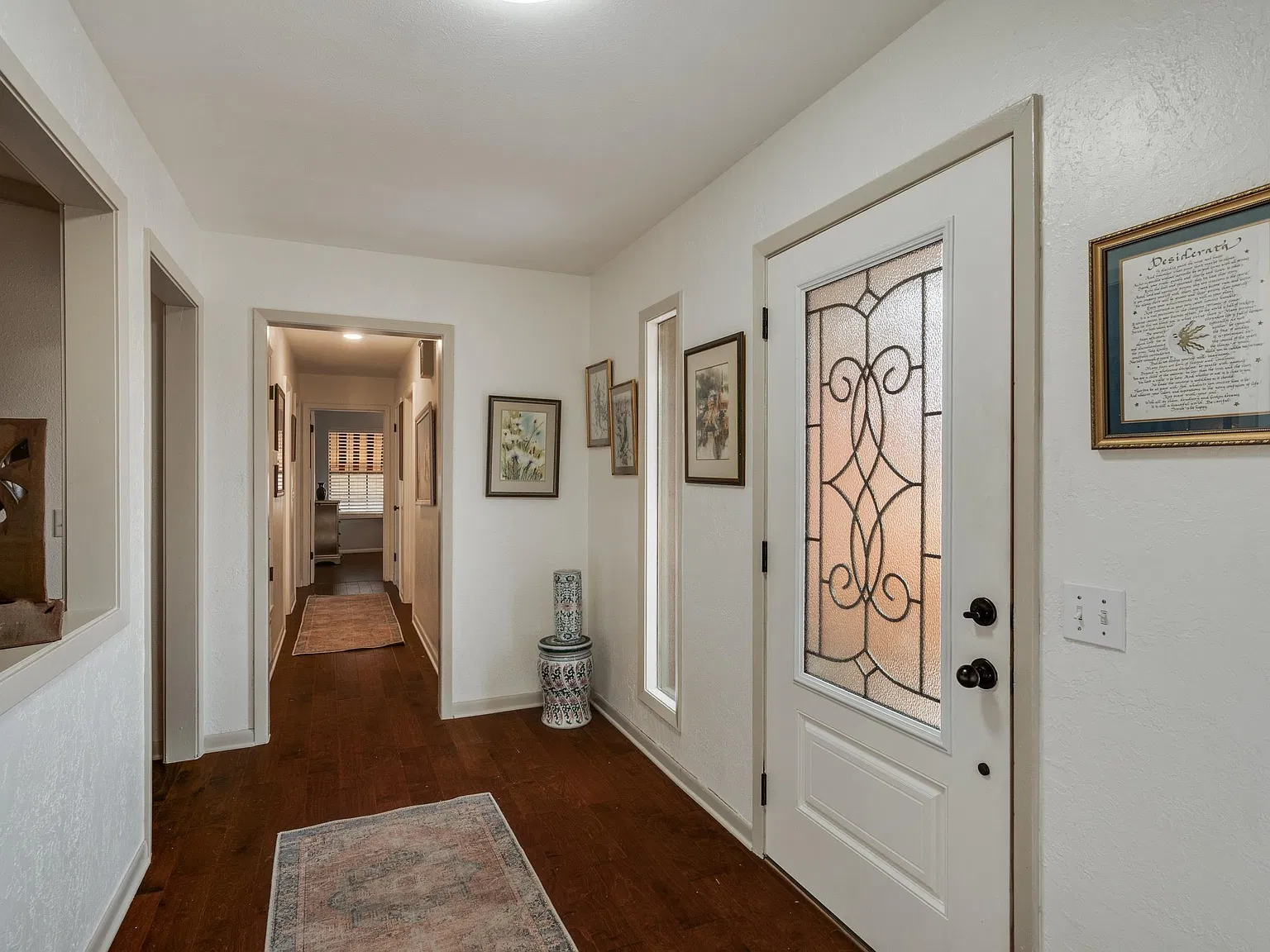 3 bed, 2.0 bath, 2358 sqft, $2,500 — Photo 3