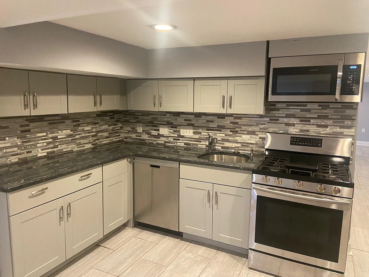 2 bed, 750 sqft, $1,500 — Photo 2