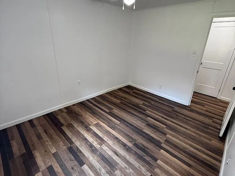 806 Armory Dr #B — Photo 8