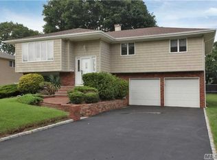 11 Farmstead Rd, Commack, NY 11725