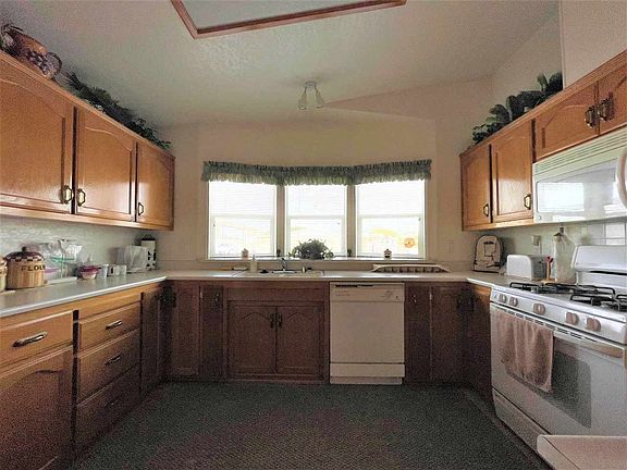 5th image of 5065 E 33rd Ln