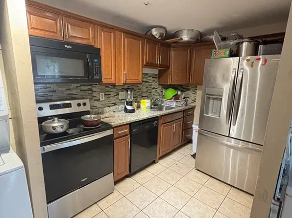 77 Colonel Bell Dr APT 4, Brockton, MA 02301