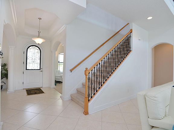 5th image of 128 Dumont Pl