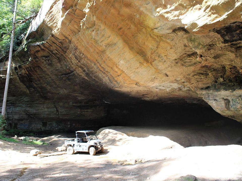 Giant cave rock feature