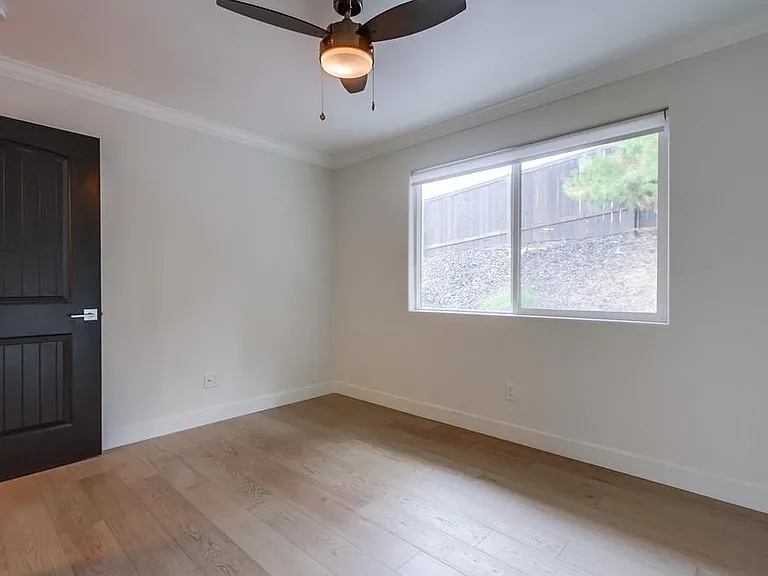 2550 Gregory Dr — Photo 32