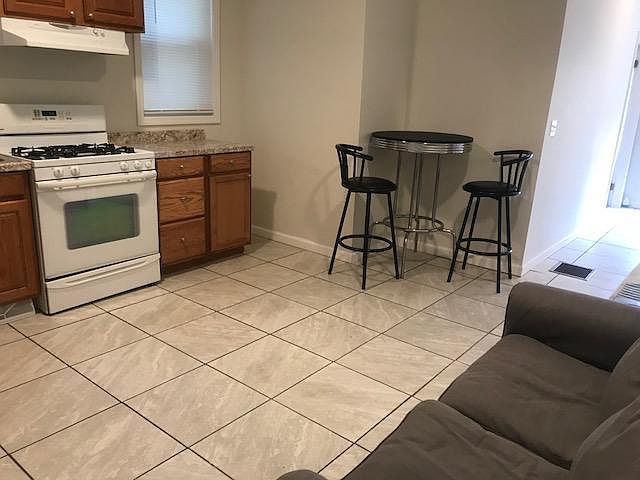 512 W 5th St Erie PA 16507 Apartments For Rent Zillow