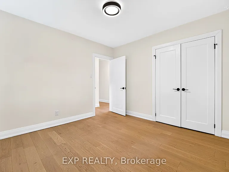 39 Treadgold Cres — Photo 10