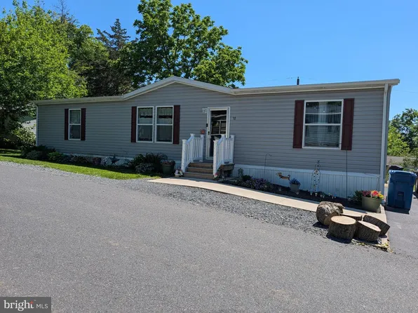 18 Woodedge Dr, Quakertown, PA 18951